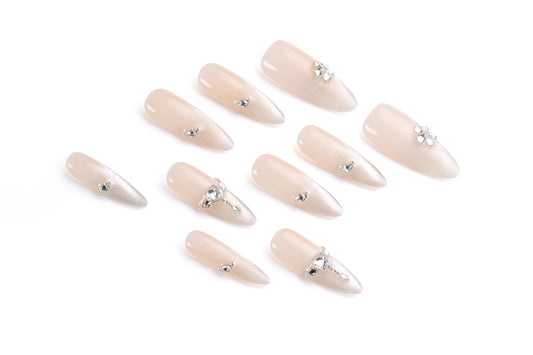 "Diamond Flower" style nails