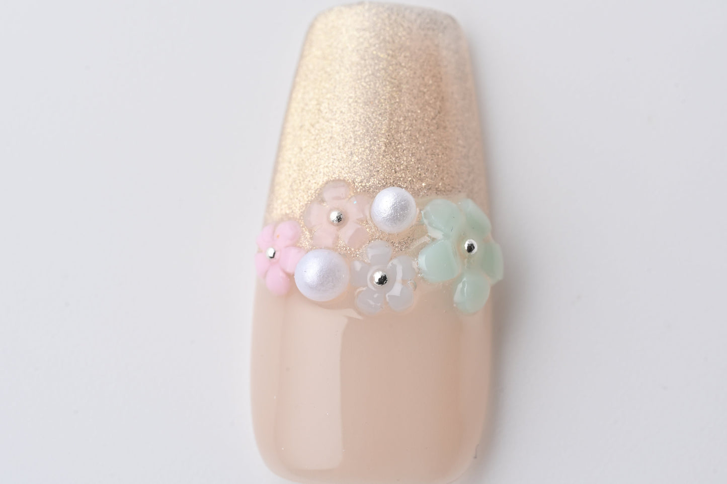 Colorful beach-style nail art