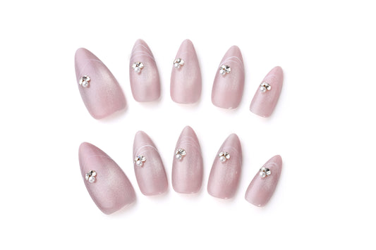 Japanese-Style Exquisite Nail Art